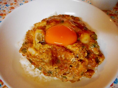 ひき肉とキャベツの味噌卵とじ丼